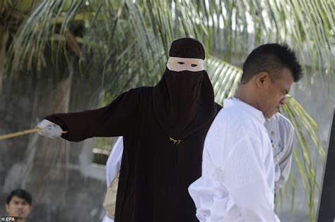 Unmarried Couples Are Whipped For Breaking Sharia Law In Indonesia Express Digest