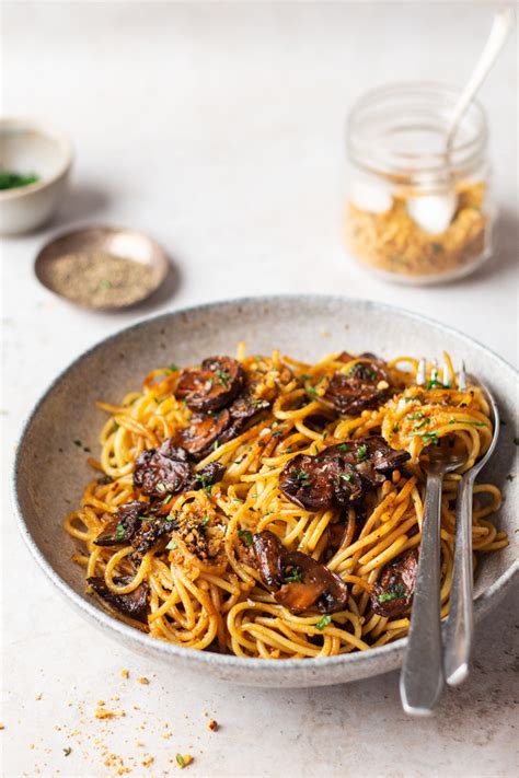 With a slightly tangy balsamic and brown sugar glaze, this yummy let the mushrooms cook undisturbed for 2 minutes and then stir once. Vegan balsamic mushroom pasta - Lazy Cat Kitchen | Recipe ...