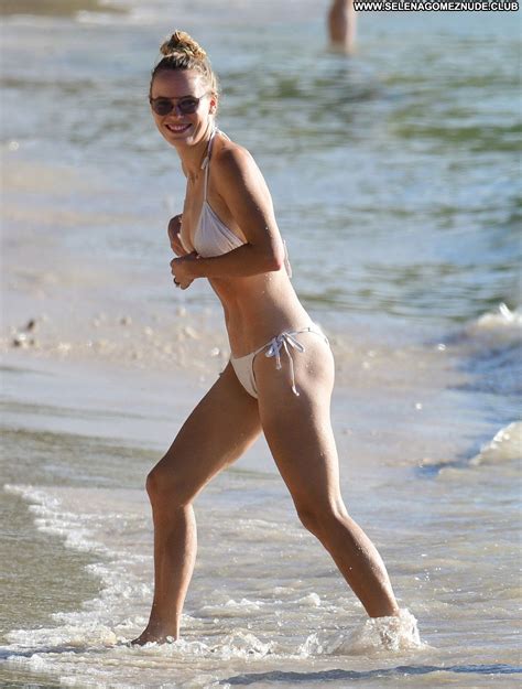Caroline wozniacki poses nude