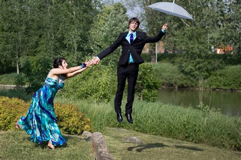 awesome prom pic nailed it prompicturescouples awkward prom photos prom picture poses