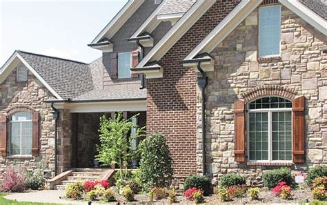 20 Brick Houses With Stone Accents