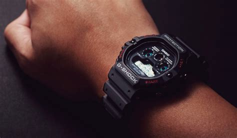 Basic features include stopwatch and timer, along with an el backlight and more. 90年代に逆輸入でブレイクしたG-SHOCKの名作"DW-5900"が復活 | power watch