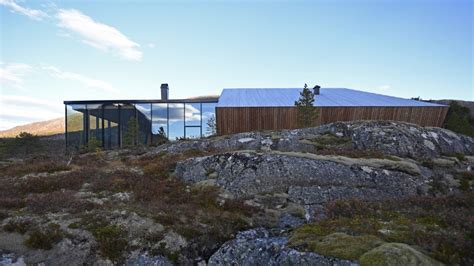 Efjord Retreat Cabin Offers Stunning Views Of The Norwegian Mountains
