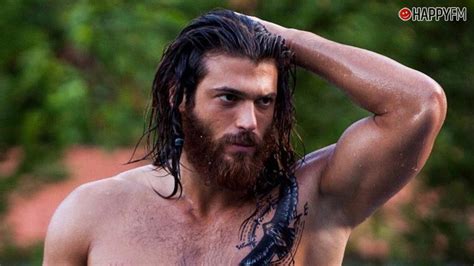 Can yaman abi yorumuma nolur kalp koy senin dizini günde 100 kere olsun izlerim çok yakisiklisin nolur cevap ver noluuurr. Instagram: Can Yaman provoca el caos absoluto a su llegada ...