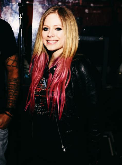 Avril Lavigne Avril Lavingne Black Star Blonde Hair Red Leather Jacket Long Hair Styles