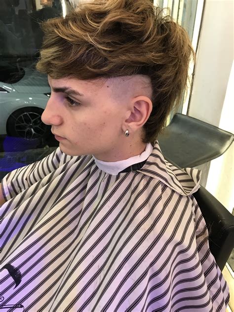 Dueño de un estilo único, se encuentra entre los mejores artistas hoy en día es poco probable encontrar un cantante como zaramay, lo que lo hace un artista único. Corte De Pelo Hombre La Cresta | FormatoAPA.com: Reglas y ...