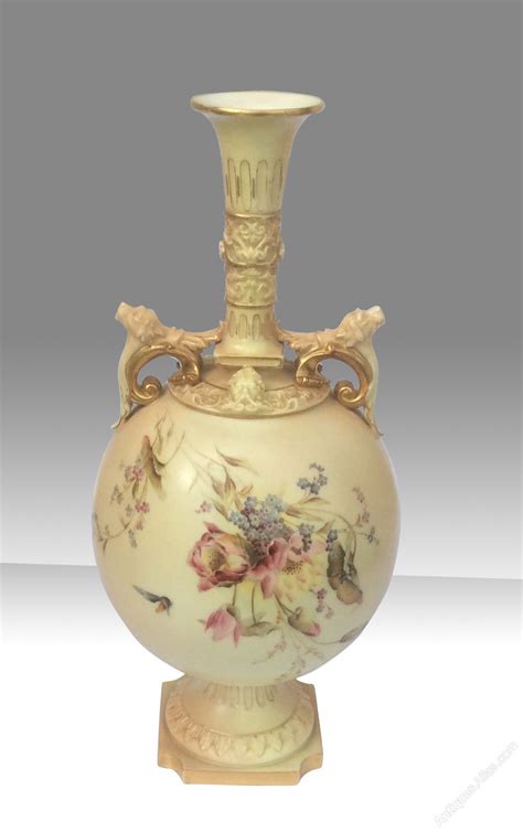 Antiques Atlas - Beautiful Antique Royal Worcester Vase