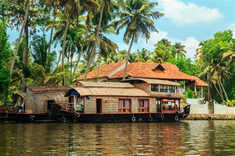 Kerala Trip Packages Visit Best Tourist Places In Kerala Seasonzindia
