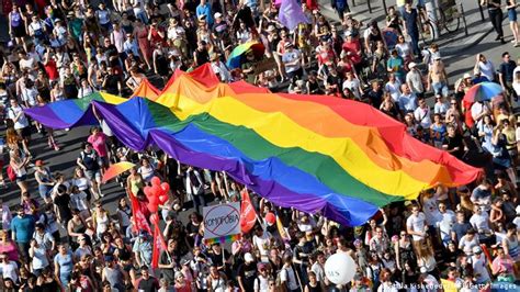 Lgbt Rights Hungary Passes Law Banning Same Sex Adoption News Dw 15 12 2020