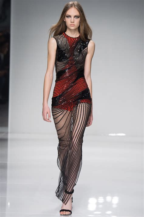 An exclusive selection of women's and men's ready to wear, shoes, accessories and the iconic world of versace home. Show Review: Atelier Versace Spring 2016 Couture - Fashion ...