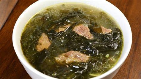 Seaweed Soup With Beef Miyeokguk Seaweed Soup Recipe Healthy