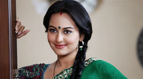 Sonakshi Sinha Face Shape She Marked Her Debut In The Hindi Film Industry With 2010s Dabangg