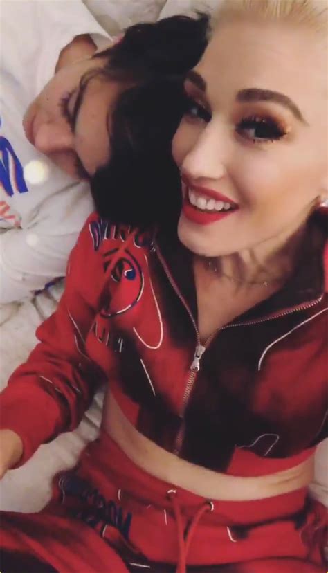 Gwen Stefani And Blake Shelton Share New Years Eve Kiss Photo 4204181 2019 New Years Eve