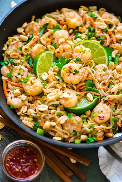 And when you eat with a group, you can get a bite of everything. Healthy Shrimp Pad Thai {15 Minutes!} - WellPlated.com