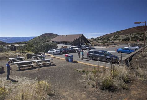 From the visitor center, the road gives way to a 7.4 km high pebble track, although it is regularly maintained. Construction at Maunakea VIS to impact stargazing ...