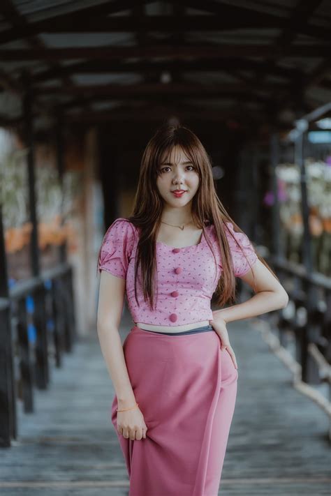 Thin Thiri Aung In Pink Myanmar Outfit Burmese Actress And Model Girls