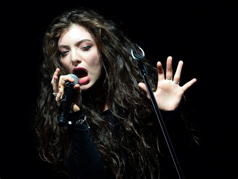 lorde really is 17 but the new zealand singer songwriter who plays jacobs pavilion has an old