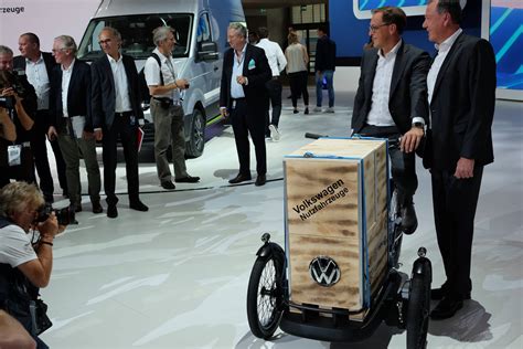 Nfz Messe VW Nutzfahrzeuge überrascht mit E Lastenrad und E
