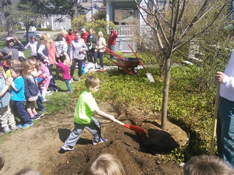 Preschool Earth Day Tree Planting The First Congregational Church Of