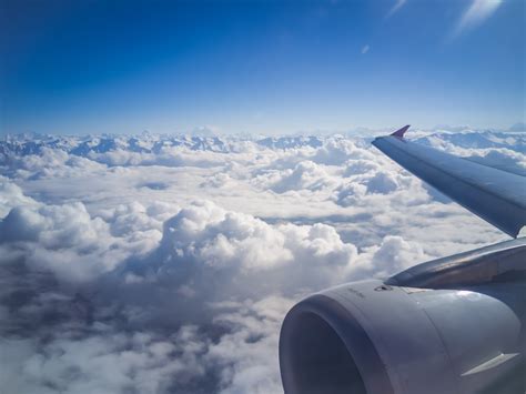무료 이미지 구름 하늘 창문 전망 나는 평면 항공기 얼음 차량 공기 호스 푸른 정상 회담 산들 여객기