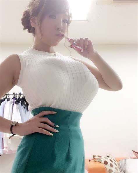 hitomi tanaka s newest instagram r 2busty2hide