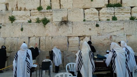 Worshipers Told Not To Kiss Stones At Western Wall Attendance Limited