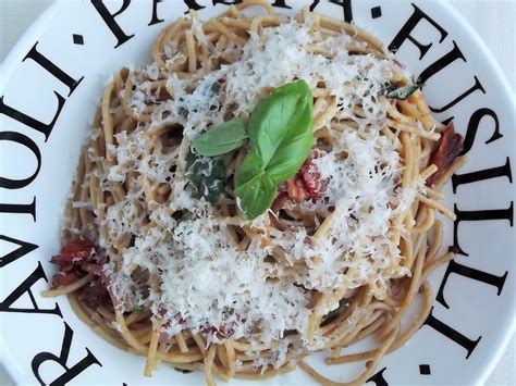 Spaghetti Met Gedroogde Tomaatjes En Balsamico Uit The Naked Chef Is Terug Cook Book