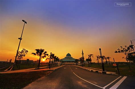 Specialize in selsema, doctor and panadol. Masjid UTHM Parit Raja Batu Pahat, Malaysia | Naim Sahir ...