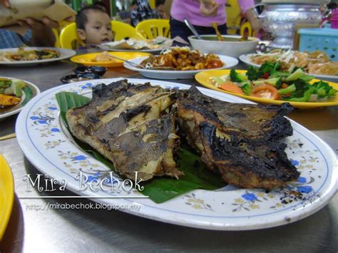 Better opt for parameswara umbai or ikan merah asam pedas and bakar chilly was superb. Mira Bechok: Ikan Bakar Parameswara di Umbai Melaka
