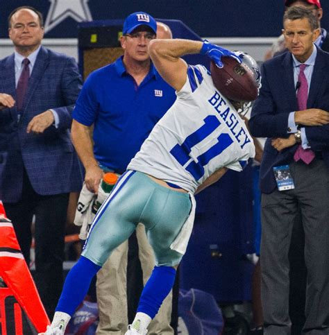 Cole beasley turned in an early catch of the year candidate, pulling this one in with one hand behind his back. Cowboys WR Cole Beasley weighs in on his own crazy one ...