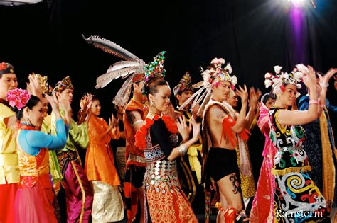 Tari tradisional melayu (zapin melayu) untuk memenuhi tugas mata kuliah gerak dan tari dibawakan oleh. PEMETAAN BUDAYA