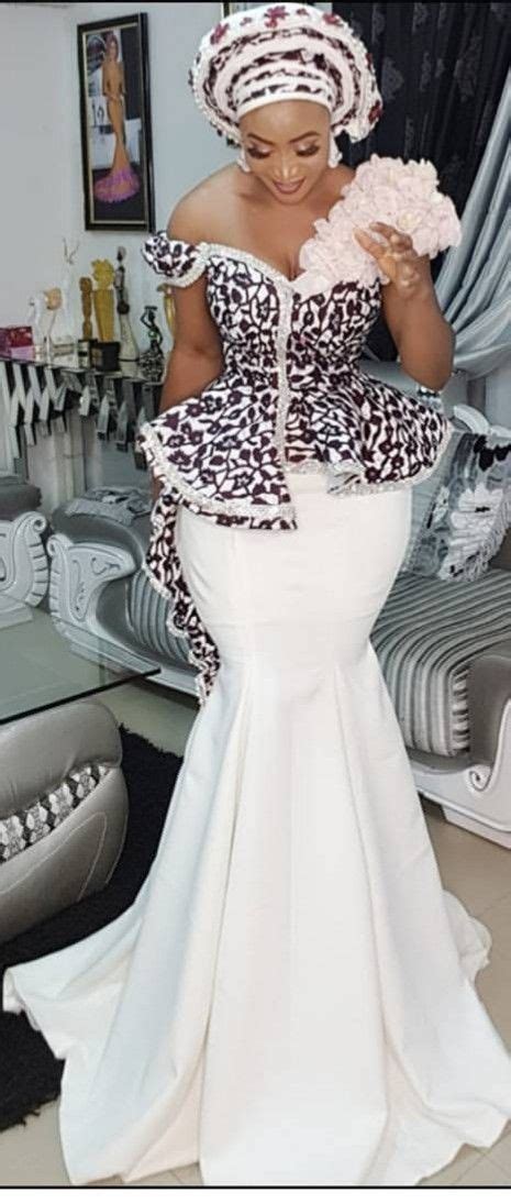 On retrouve également des modèles où il n' y a qu'une pièce en pagne alliée avec un autre tissu. 15 modèles de robes en pagne africain pour un mariage ou ...