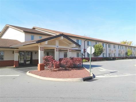 Super 8 By Wyndham Middletown Motel Reviews Photos Rate Comparison