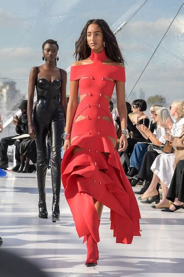 Naomi Campbell Shines In A Catsuit At Alexander Mcqueen Spring 2023