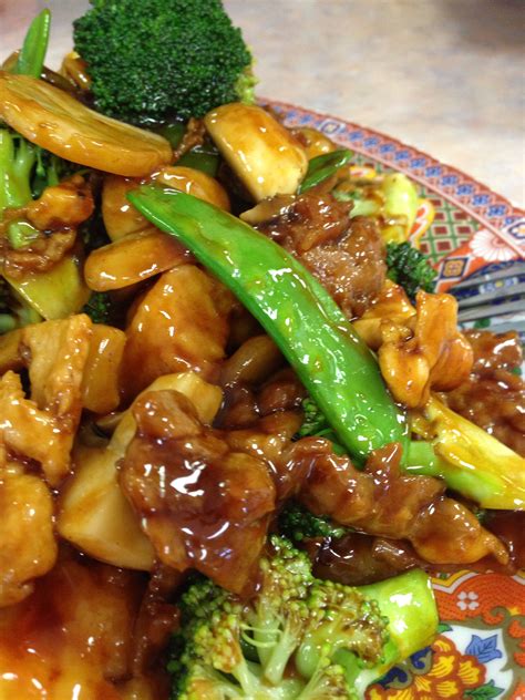 Our restaurant offers a wide array of chinese dish such as moo goo gai pan, curry chicken or beef, shrimp with mushroom, almond boneless chicken, boneless chicken in cantonese style. Chinese lunch - China Moon, Bridgewater, NJ | Food