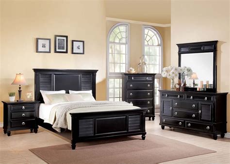 Acme Merivale Panel Bedroom Set With Louvered Details In Black
