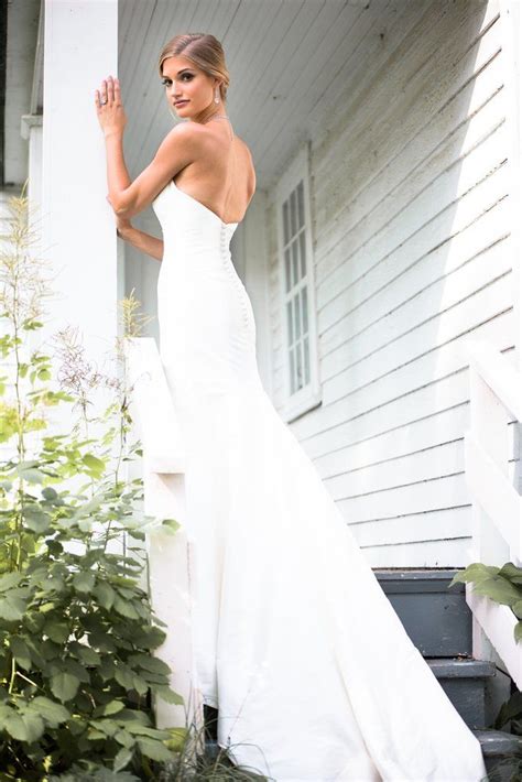 Featured Style A Simple Elegant Wedding Dress Strapless Wedding