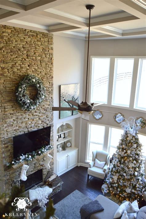 See more of long island's best christmas decorated houses on facebook. 30 Great Ideas for Fireplace Christmas Decorations