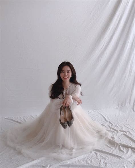 여자들도 군대 안 가려고 결혼 등의 여러가지 방법을 쓰는 식으로 실제 여성 징집률은 50% 정도이다. '문채원 닮은꼴' 이향 아나운서, 오늘(16일) 치과의사와 결혼 ...
