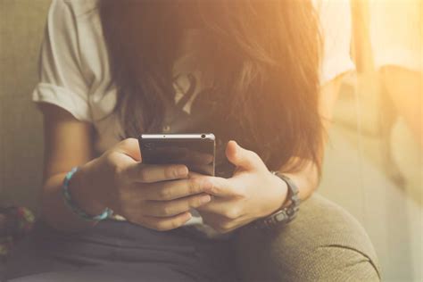 Sneaky Teen Texting Trends You Need To Know About The Grit And Grace