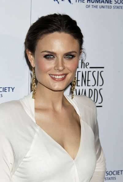 Hottest Emily Deschanel Bikini Pictures Shows God Took Sweet Time To