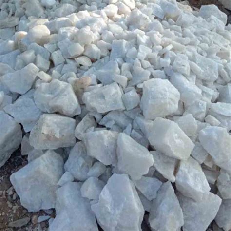 Snow White Glassy Quartz Lumps For Industrial Packaging Type Loose