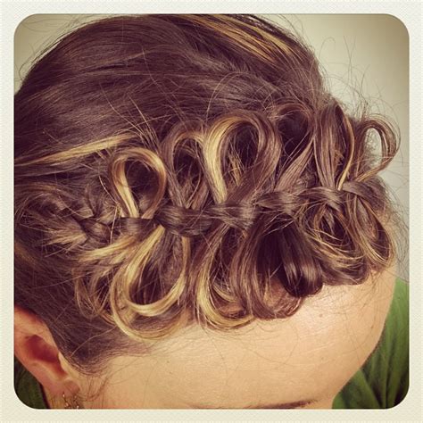 Women with oval and diamond face shape can try these cute hairstyles with a bow. Hair Bows | Cute Girls Hairstyles