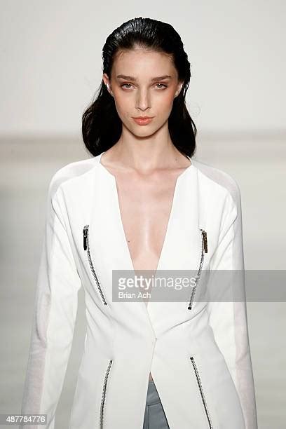 Karigam Runway Spring 2016 New York Fashion Week The Shows Photos And Premium High Res Pictures