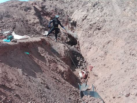 arequipa tres mineros murieron aplastados por piedras en el derrumbe de socavón [fotos] epa