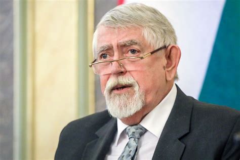 Miközben pintér sándor belügyminiszter kezében egyre nagyobb hatalom koncentrálódik, kásler miklós is szeretné. Kásler Miklós nyílt levélben válaszolt a Magyar Orvosi ...