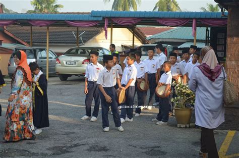 Untuk bisa mencapai lokasi bukit kapur arosbaya ini cukup mudah, terutama bagi mereka yang pernah datang ke wisata religi makam para raja bangkalan air mata. aizamia3: Majlis Graduasi Pra Sekolah SK Bukit Kapar