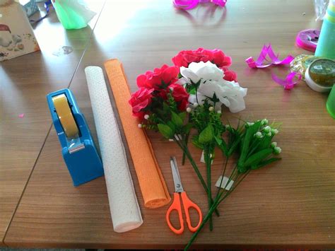 Flower bouquet wrapping tutorial how to use 2 tone colors wrapper cara membungkus bunga buket. saya nur anis: tutorial buat bouquet bunga simple