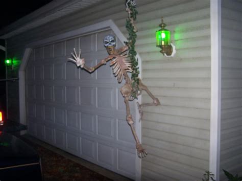 Diy Hanging Skeleton Halloween Decorating The Outside