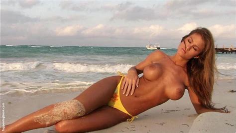 Brooke Adams Nude Fappedia